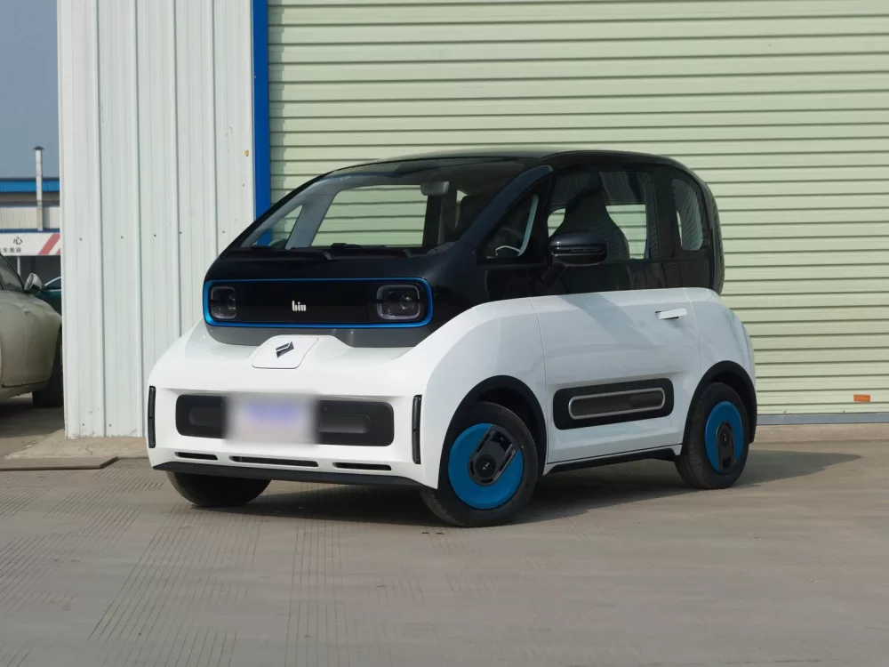 Baojun E300