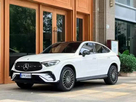 2025 Mercedes-Benz GLC 300
