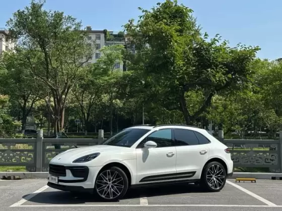 2022 Porsche Macan