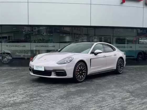 2020 Porsche Panamera