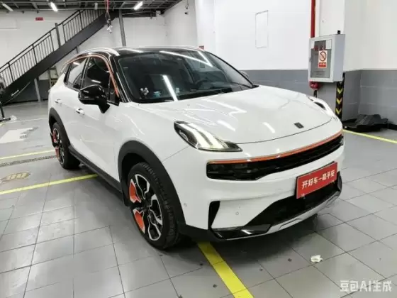 Lynk & Co 06