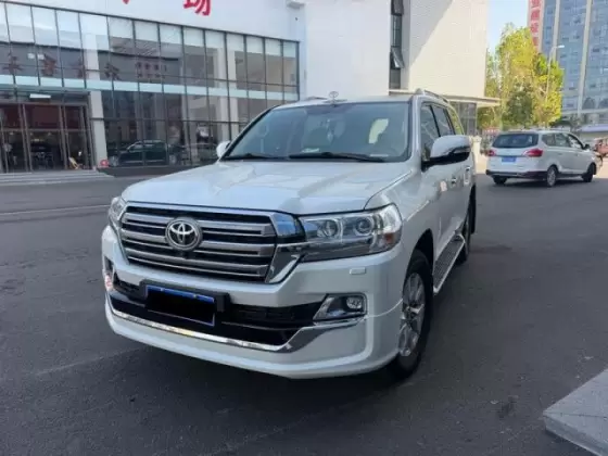 2018 Toyota Land Cruiser