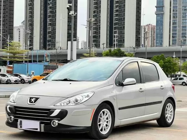 Peugeot 2012 307 Hatchback 1.6 Luxury Edition