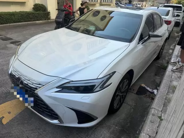 Lexus ES (Imported) 2025 ES200 2.0 CVT Premium Edition