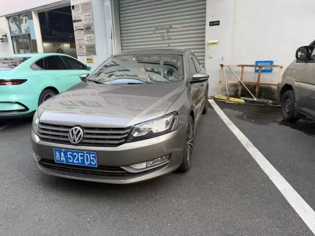 Volkswagen 2011 Passat 1.8TSI Royal Edition